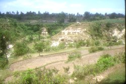 サンギラン盆地の地層